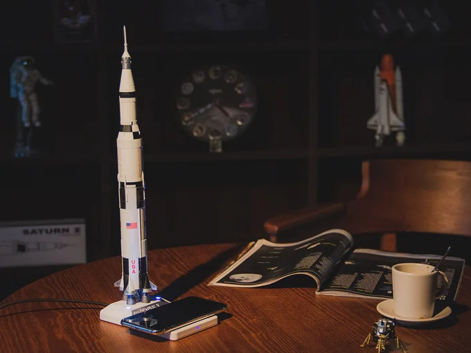 Apollo AR Clock and Saturn V AR Metal Model - thumbnail 3