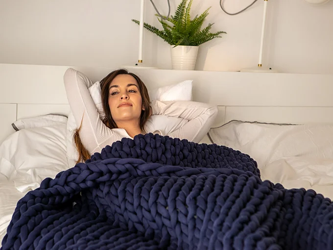 Nuzzie Knit Weighted Blanket - thumbnail 3